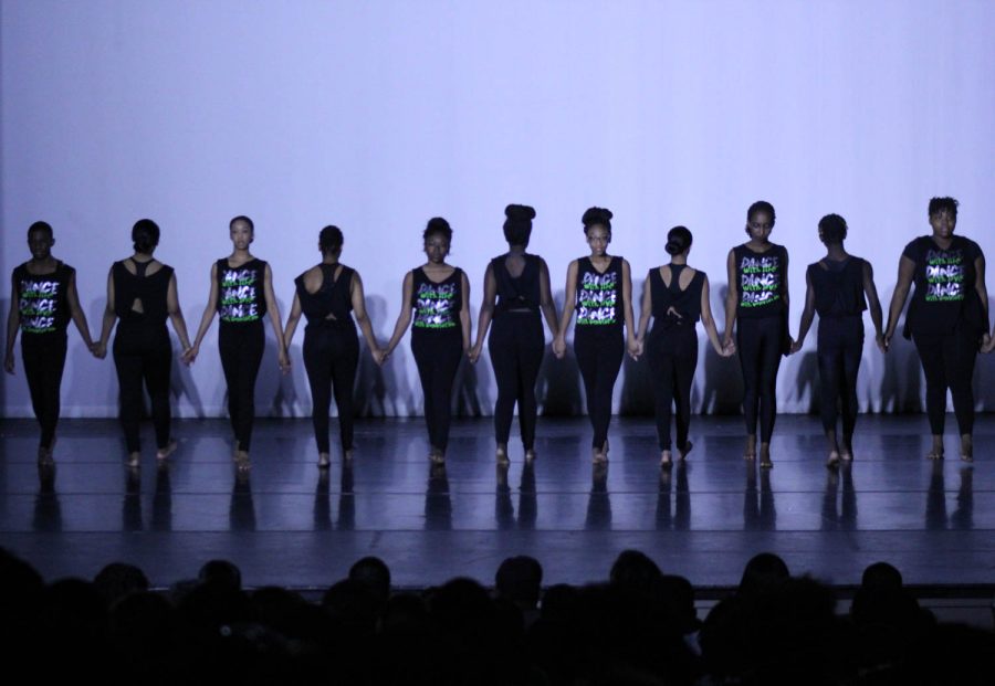 Modern I performs Shared Experience, choreographed by Thomas Proctor.