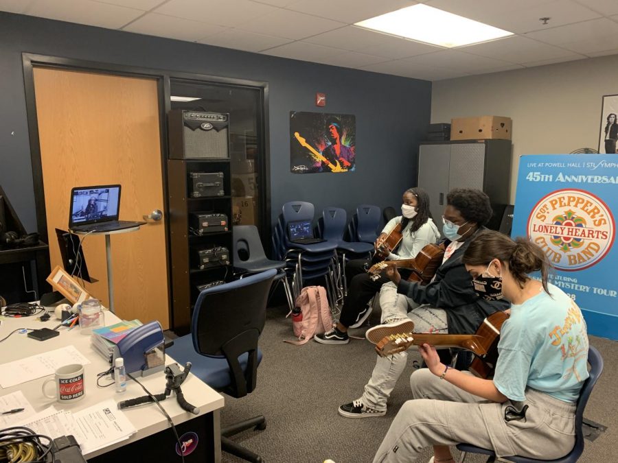 Pictures of guitar class during Music festival